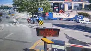 Dolmabahçe'de görev başındaki polise minibüs çarptı