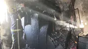 Denizli’de apartman çatısını alevler teslim aldı