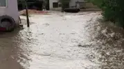 Amasya köy yollarını sel bastı