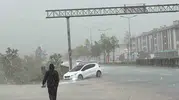 Düzce’de ani sağanak hayatı felç etti
