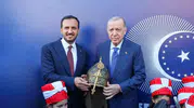 Erdoğan’a İstanbul’un fethini simgeleyen özel miğfer hediye edildi