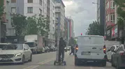 Eskişehir trafiğinde akıl almaz scooter yolculuğu