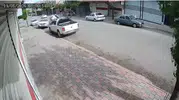 Siverek’te kontrolden çıkan araç park halindeki otomobile çarparak devrildi