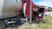 Manisa’da TIR ve elektrikli bisiklet çarpıştı Bir ölü dört yaralı