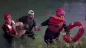 Adana'da sulama kanalına düşen genç son anda kurtarıldı