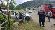 Göksun yolunda otomobil bariyerlere çarptı