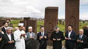 Bakan Çiftçi Ahlat’ta tarihi mezarlığı inceledi