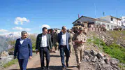 Hakkari’de bayram mesaisi sahada geçiyor