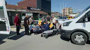 Düzce Çoban Kavşağı’nda minibüs ve motosiklet çarpıştı
