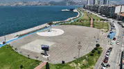 İzmir Kordon sessizliğe büründü