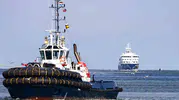 Hantavirüs şüphesiyle sarsılan lüks gemi Rotterdam limanına ulaştı