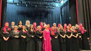 Otizmli çocukların anneleri sahnede terapi buldu