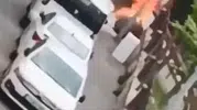 Beyoğlu sokaklarında korkutan otomobil yangını