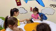 Menteşeli gençler ekranı bırakıp satranç masasına dönüyor