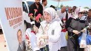 Manisa Kırtık Mezarlığı’nda bayram arifesinde çiçekli karşılama