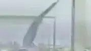 Gebze’de yola sarkan afiş motosikletliyi yere serdi