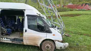 Şemdinli yolunda minibüs kaza yaptı 11 kişi hastanelik oldu