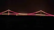 1915 Çanakkale Köprüsü şampiyonluk kutlaması için sarı kırmızıya büründü