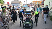 Kocaeli polisi minik Halime için bayramı eve getirdi