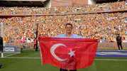 Acun Ilıcalı İngiltere sokaklarında şampiyonluk turu attı
