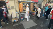 Taksim’de gaz kesilince esnaf çareyi tüpte buldu