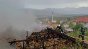 Akseki'de tarihi düğmeli ev alevlere teslim oldu