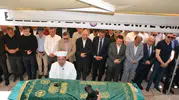 Özgür Özel amcasını son yolculuğuna uğurladı