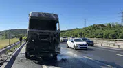 Eyüpsultan yolunda seyir halindeki tır alevlere teslim oldu