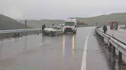 Erzurum yolunda beş araç birbirine girdi