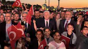 İstanbul fethin 573. yılını Üsküdar sahilinde havai fişeklerle kutladı