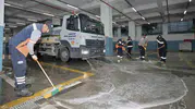 Esenyurt Belediyesi kurban alanlarını bayram sonrası arındırıyor