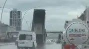 Ankara'da kamyon faciası Damper açık unutulunca üst geçit çöktü