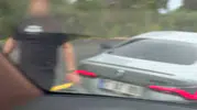 Antalya trafiğinde dehşet anları Yolu kesti ve darp etti