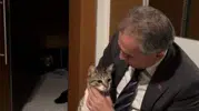 Osmaniye Belediye Başkanı anahtarı unuttu kapıyı kedi açtı