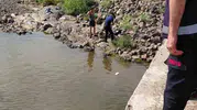 Siverek’te serinlemek için suya giren çocuk yaşam mücadelesi veriyor