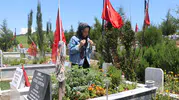 Adana’da deprem şehitliğinde bayram burukluğu