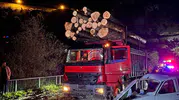 Gümüşhane Kürtün yolunda ağır kaza Üç kişi hastaneye kaldırıldı