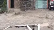 Ordu'da sağanak yağış evi şu kanalı gibi kullandı