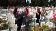Trabzon protokolü bayram sabahı şehitlikte buluştu