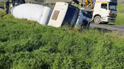 Silvan’da beton mikseri tarlaya devrildi