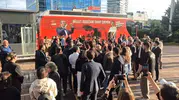 CHP Genel Merkezi önünde gazetecilere fiziksel müdahale