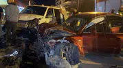 Aksaray’da alkollü sürücü park halindeki araçlara daldı