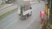 Adana sokaklarında motosikletli et hırsızlığı kameraya yansıdı