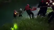 Adana'da kanala düşen genç itfaiyenin müdahalesiyle hayata tutundu