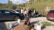 Güzelyurt mezarlıklarında şekerli gelenek bu bayramda da yaşatıldı