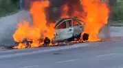 Keles yolunda seyir halindeki otomobil küle döndü