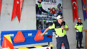 Manisa Demirci'de traktör kazalarına karşı reflektör önlemi