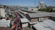 19 Mayıs tatilini fırsat bilen İstanbullular Eminönü meydanını doldurdu