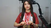 Adanalı Sümeyye bilek güreşinde Türkiye şampiyonu oldu