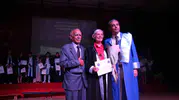 70 yaşındaki Rahime Uluşar diplomasını profesör oğlunun elinden aldı